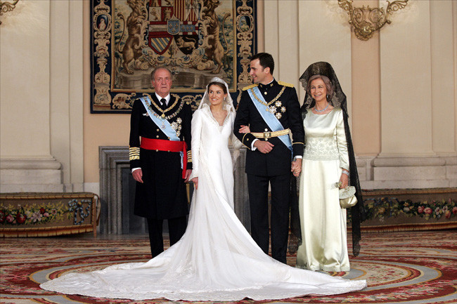 Queen Letizia royal wedding dress designed by Spanish royal couturier Manuel Pertegaz 