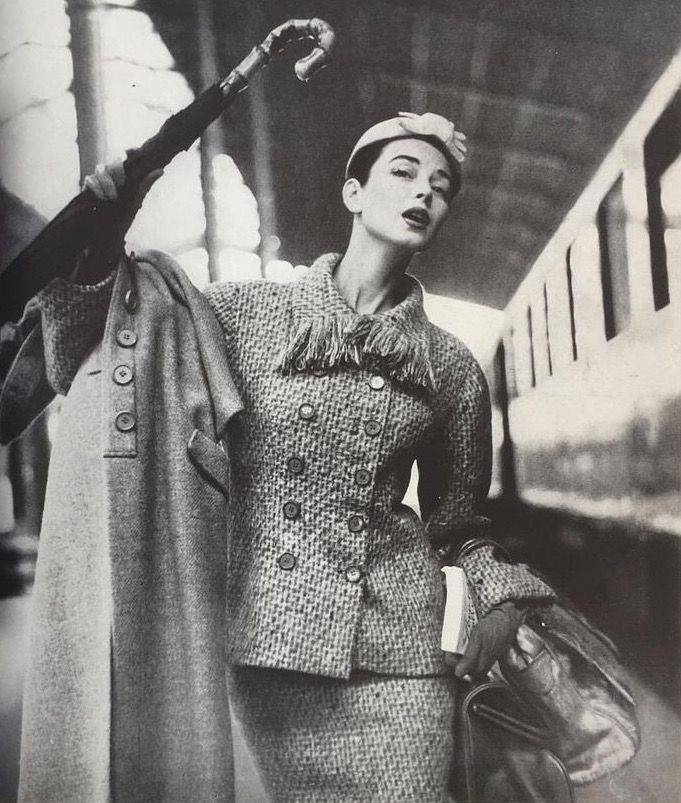Dorian Leigh, Harper's Bazzar, September 1952, photo by Richard Avedon