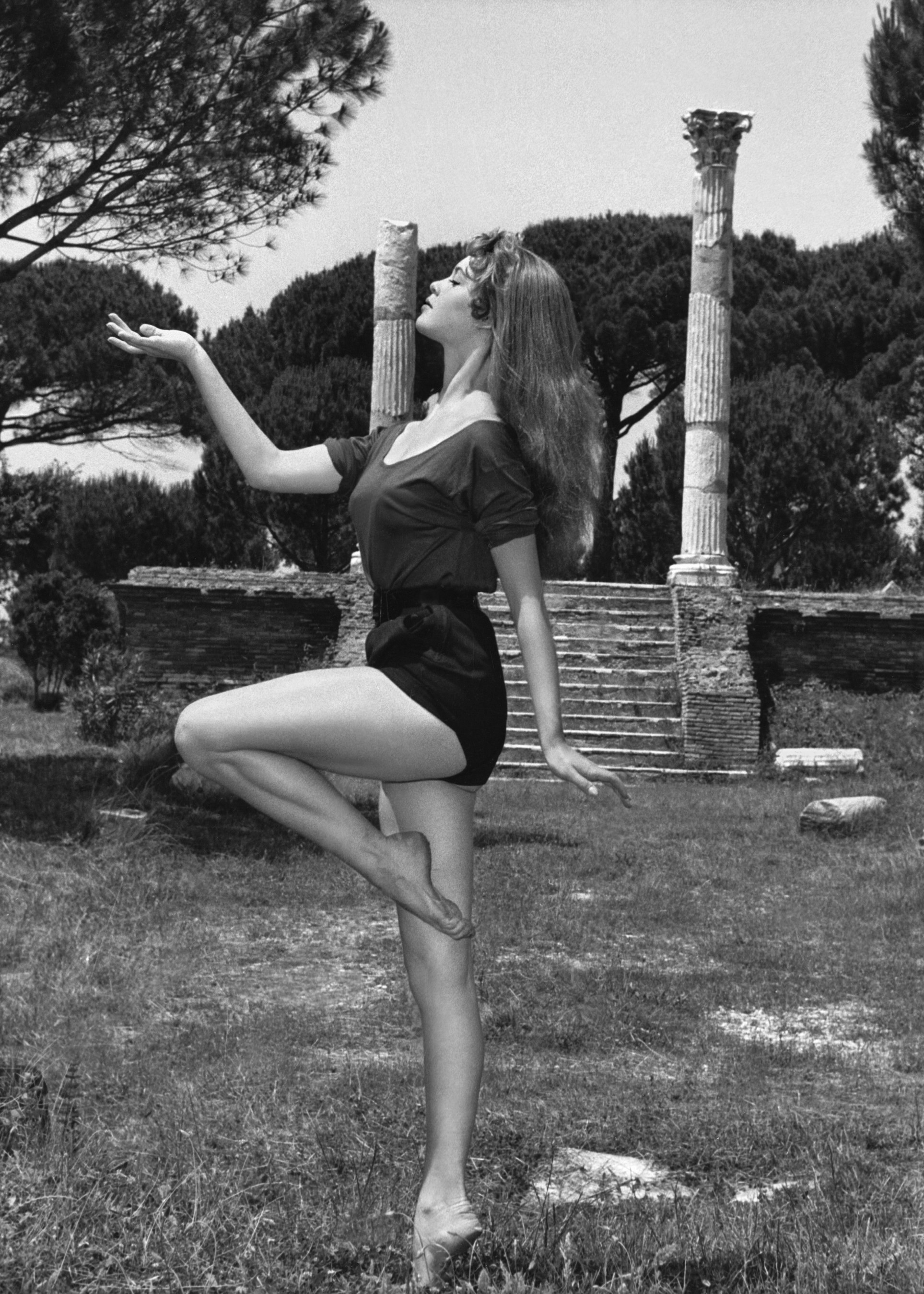 Elegant style icon wardrobe essentials: Brigitte Bardot in shorts
