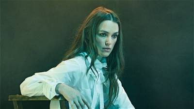 Elegant icon wardrobe essentials: Keira Knightly in white shirt: Keira Knightley in film Colette(2018)