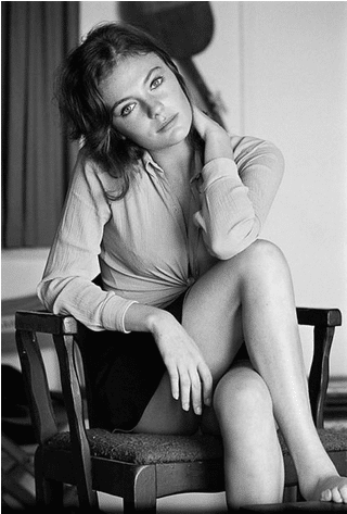 Jacqueline Bisset(born 13 September 1944), elegant English actress