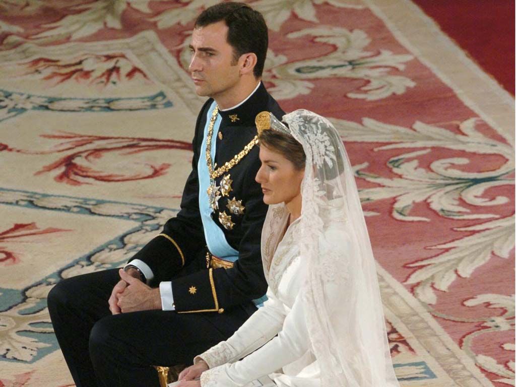 Queen Letizia royal wedding dress designed by Spanish royal couturier Manuel Pertegaz