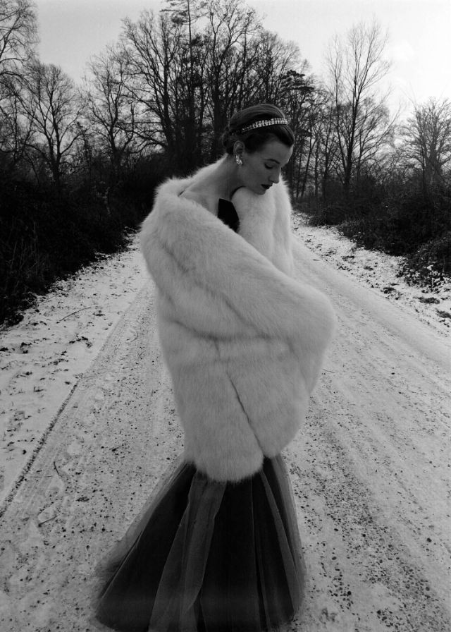 Wenda Parkinson, photo by Norman Parkinson, 1949