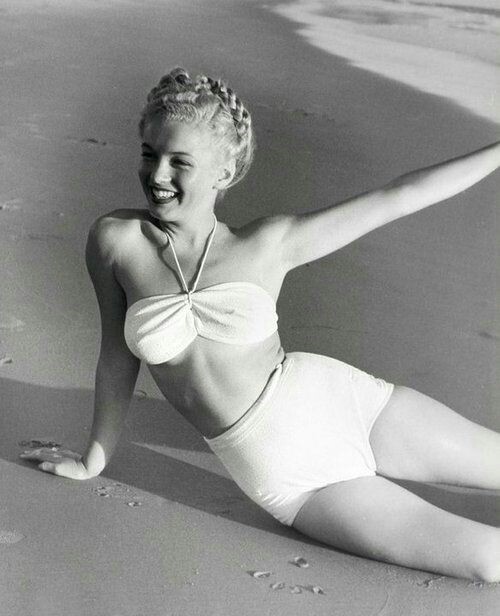 Elegant style icon wardrobe essentials: Marilyn Monroe in shorts: Marilyn Monroe in high waist white shorts, 1946