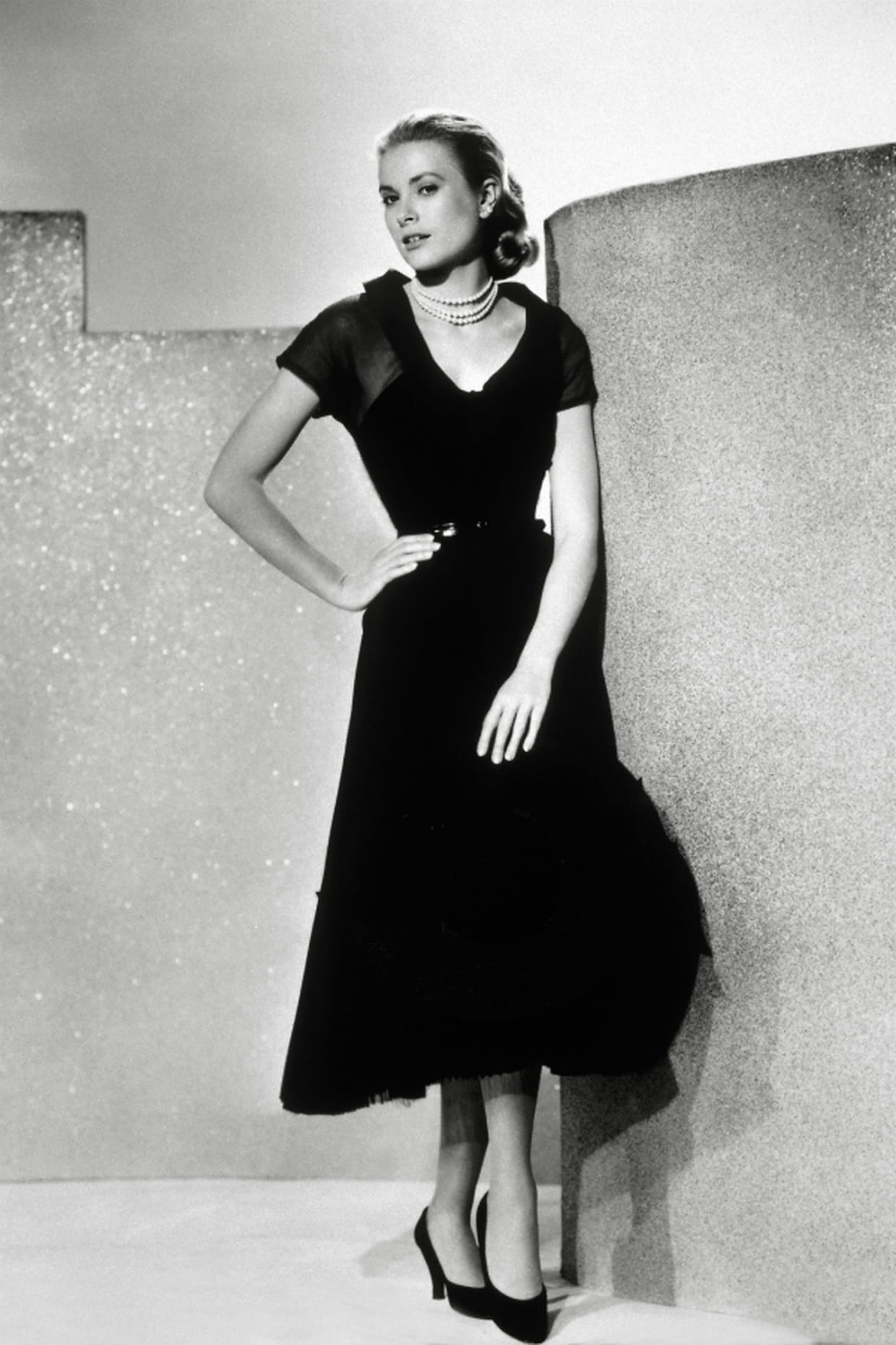 Elegant style icon wardrobe essentials: Grace Kelly in black dress, film Rear Window(1954)