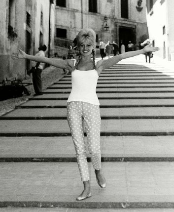 Elegant style icon wardrobe essentials: Brigitte Bardot in capri pants