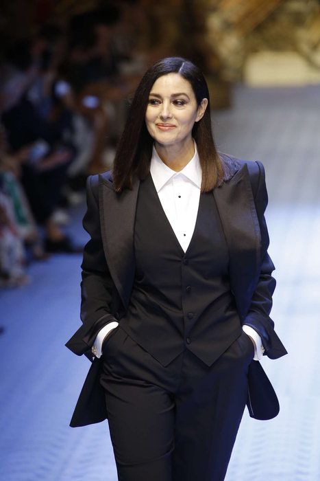 Elegant style icon wardrobe essentials: Monica Belluci in white shirt