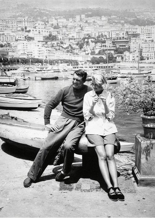 Elegant style icon wardrobe essentials: Grace Kelly in a pair of shorts