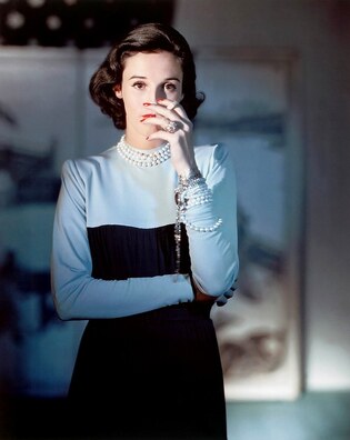 Babe Paley portrait for American Vogue, 1946, by Horst P. Horst