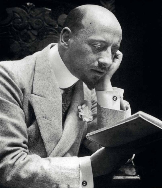 Gabriele D'anunnzio(​22 March 1863 - 1 March 1938) reading
