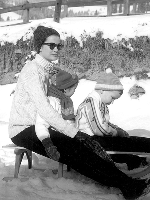 Elegant style icon wardrobe essentials: Grace Kelly in turtle neck Aran sweater