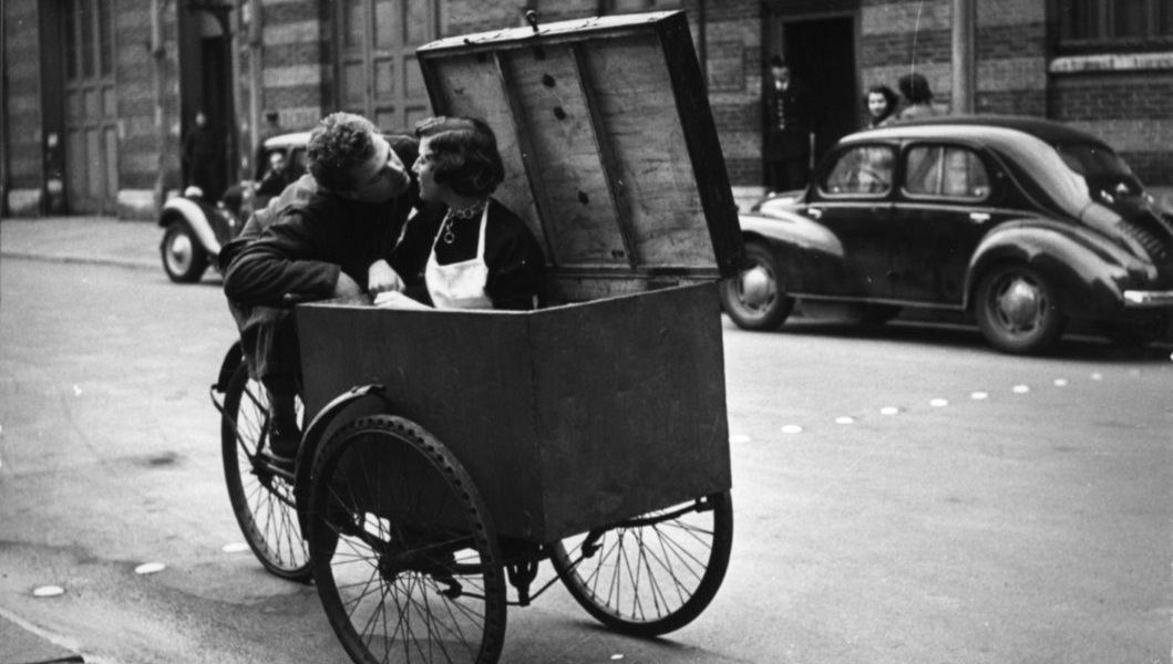 Kiss in Paris, photo by Robert Doisneau