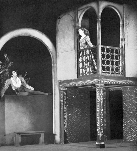 Lawrence Olivier and Peggy Ashcroft in play Romeo and Juliet