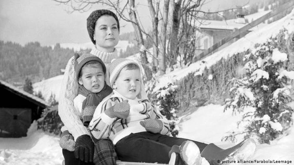 Elegant style icon wardrobe essentials: Grace Kelly in turtle neck Aran sweater