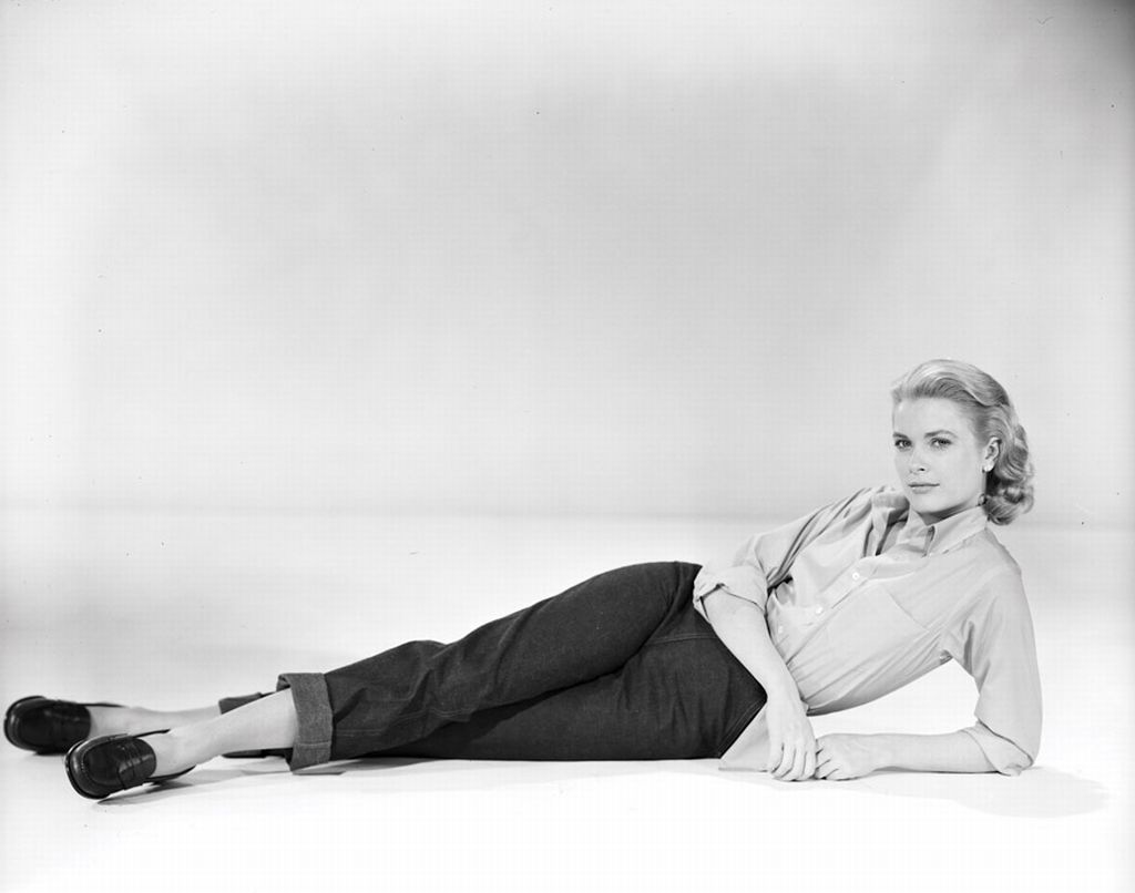 Elegant style icon wardrobe essentials: Grace Kelly in capri pants