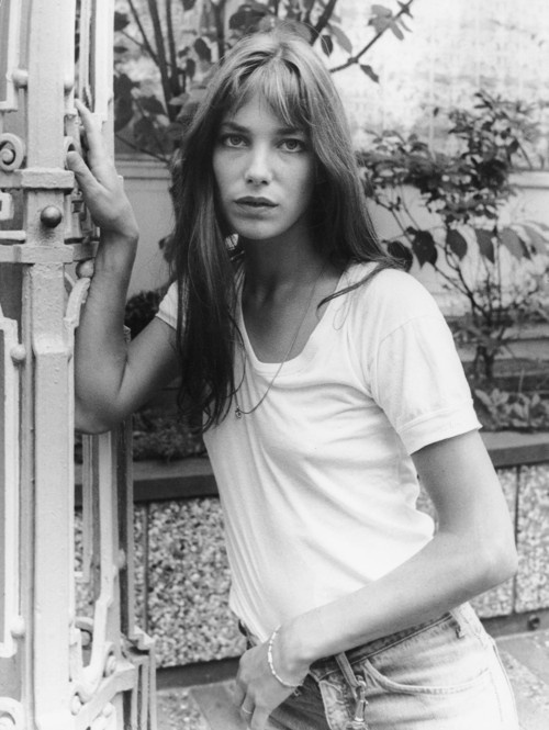 Elegant style icon wardrobe essentials: Jane Birkin in jeans
