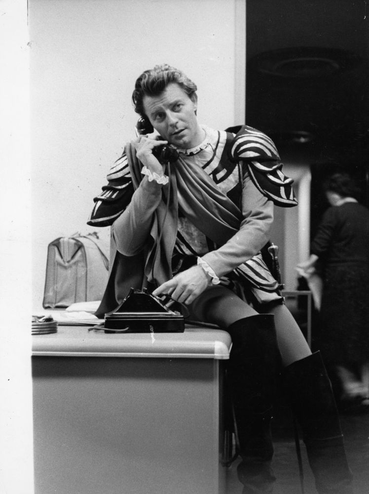 Gerard Philipe, the biggest French icon before Alain Delon
