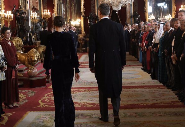 Queen Letizia wore Felipe Varela midnight blue velvet gown for 2020 New Year reception in Royal Palace Madrid