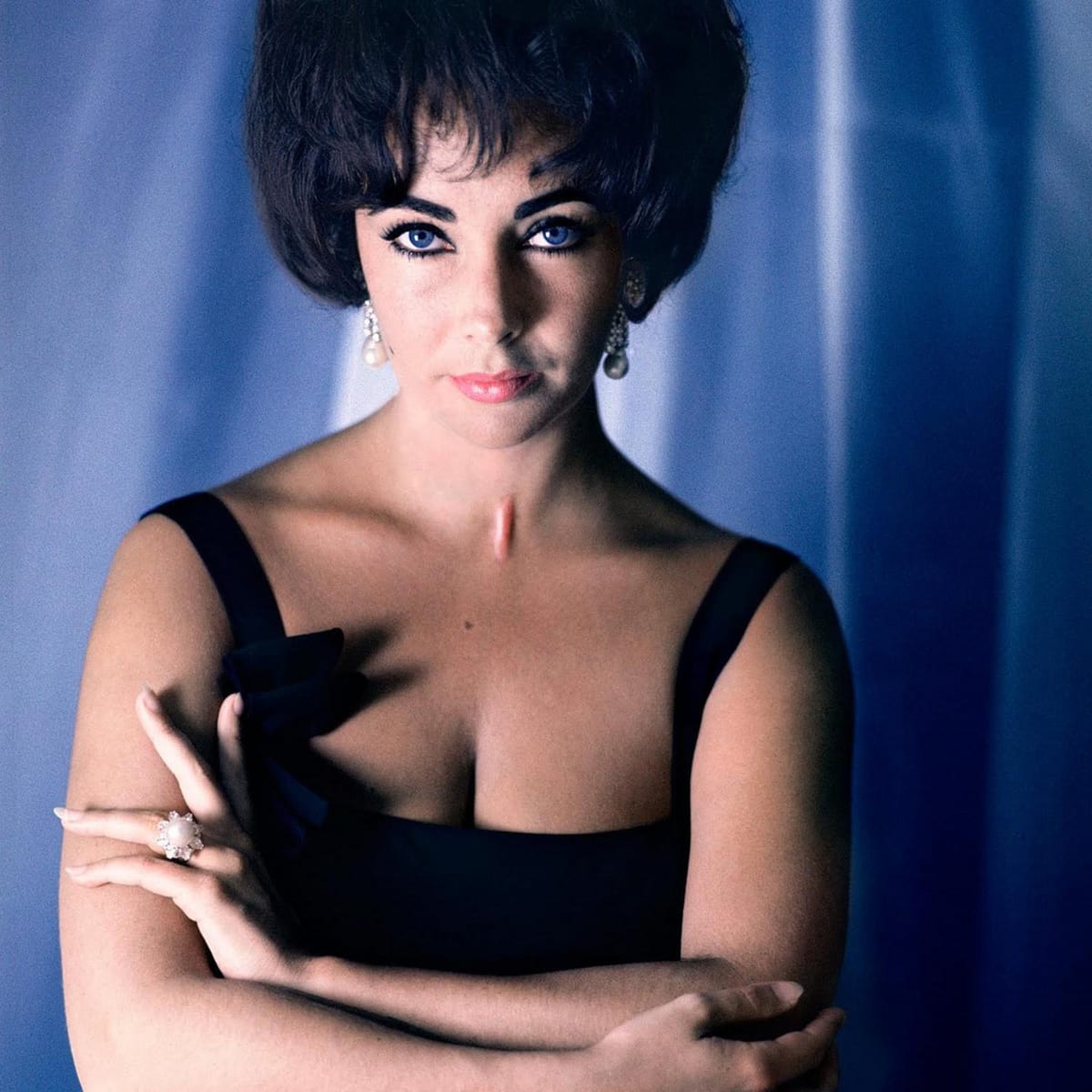 Elizabeth Taylor in black dress