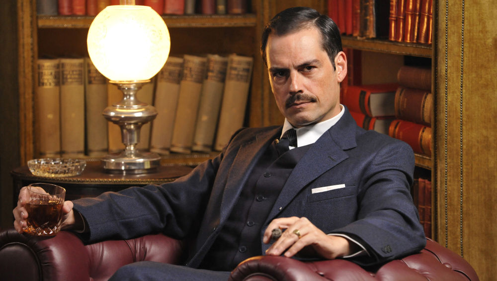 El tiempo entre costuras(tv series, 21 October 2013-20 January 2014)