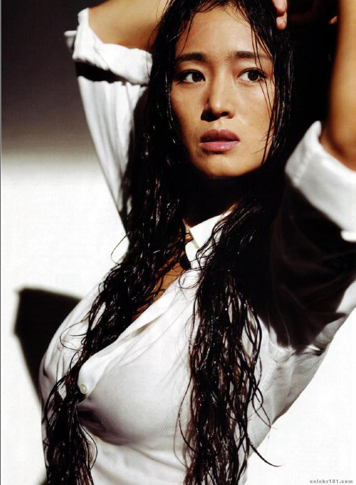 Elegant style icon wardrobe essentials: Gongli(鞏俐)in white shirt