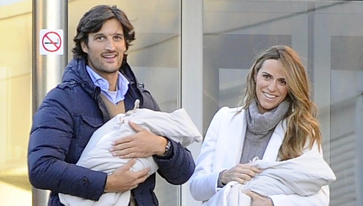 Rafael de Medina and his wife Laura Vecino Acha with their twins