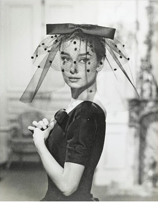 Audrey Hepburn's little black dresses in film Love in the afternoon, 1957