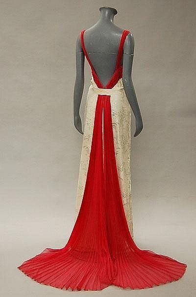 Film costume: Emerald Green silk dress of Keira Knightley as Cecilia Tallis in film Atonement(2007)