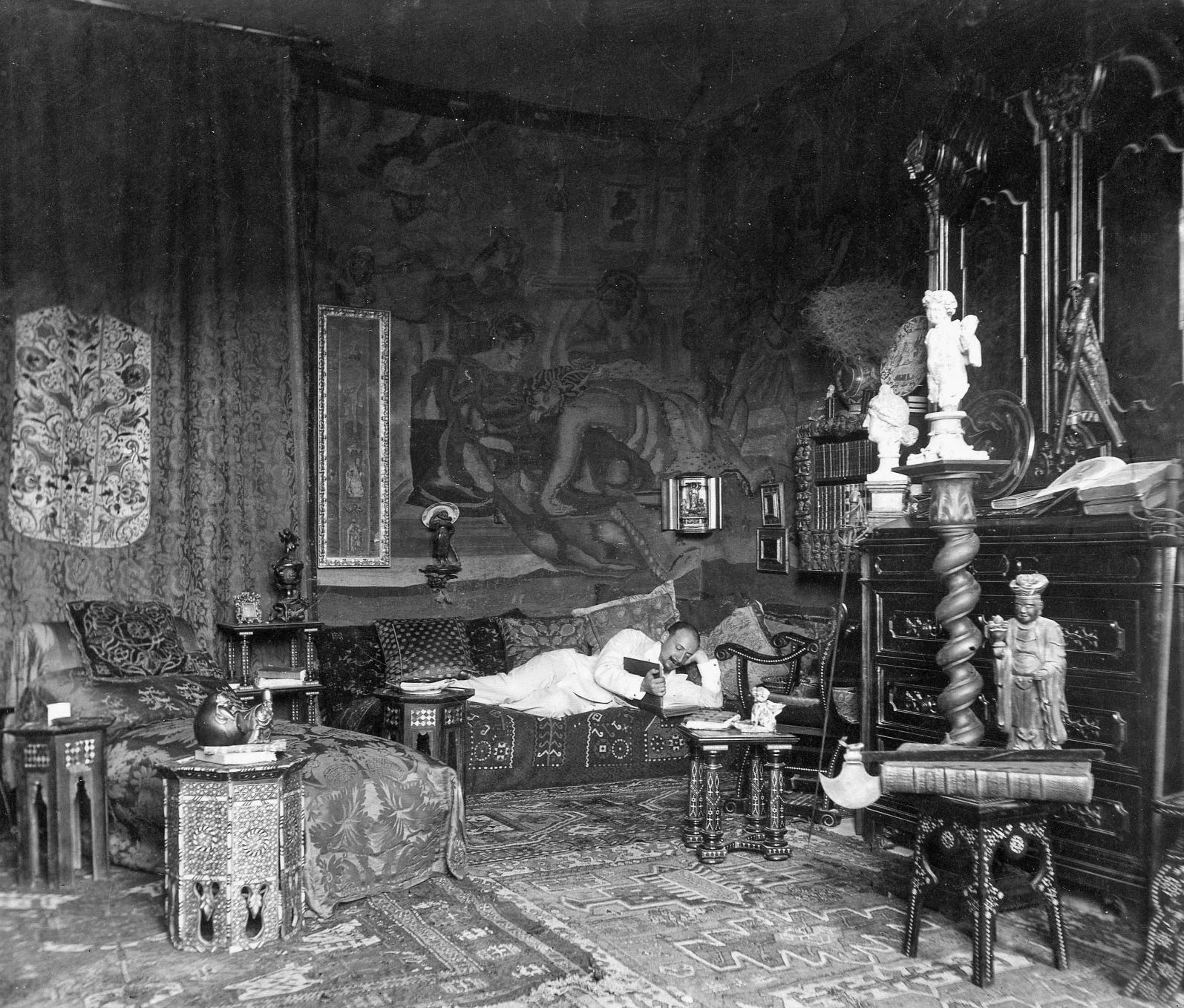 Gabriele D'anunnzio(​22 March 1863 - 1 March 1938)