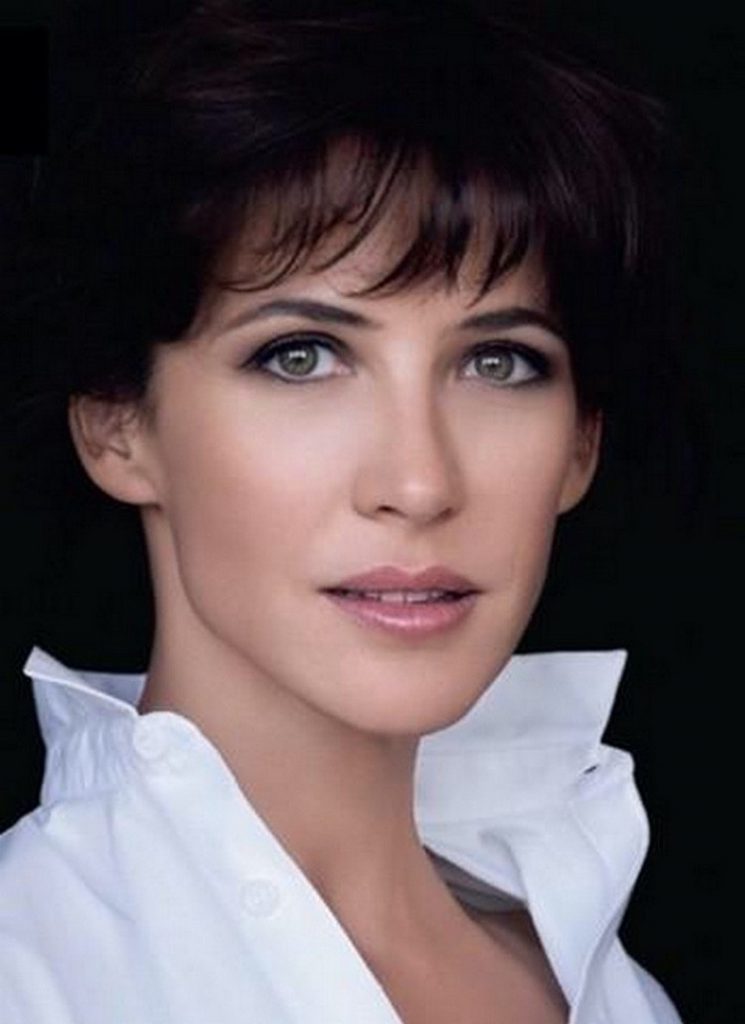 Elegant style icon wardrobe essentials: Sophie Marceau in white shirt