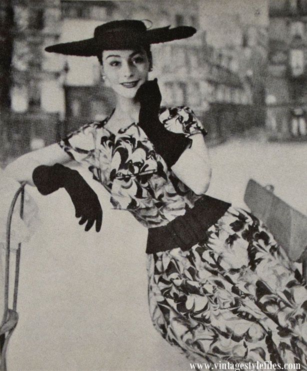 Anne Gunning dans Balenciaga robe, photo par Henry Clarke, Vogue 1953