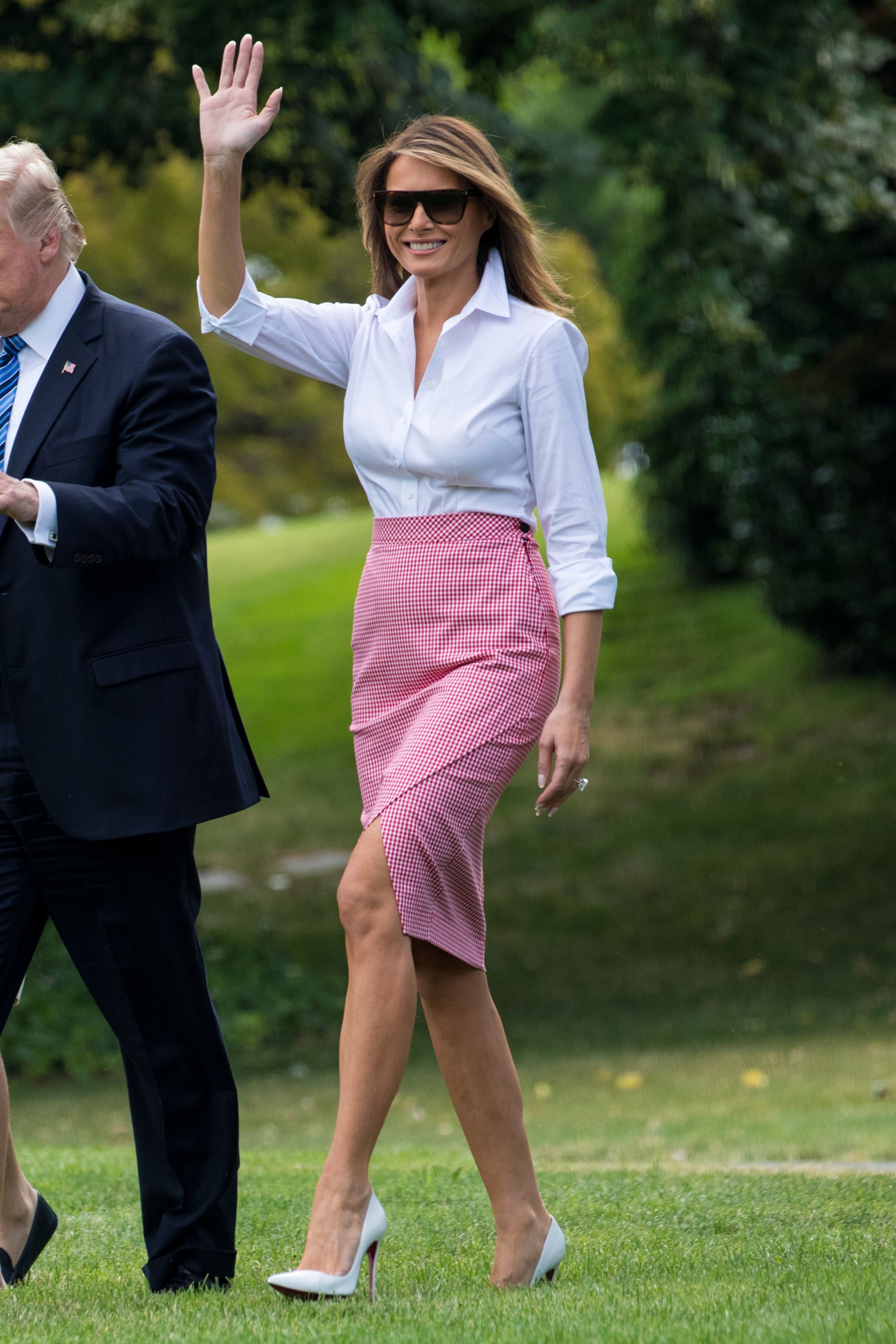 Elegant style icon wardrobe essentials: Melania Trump in white shirt