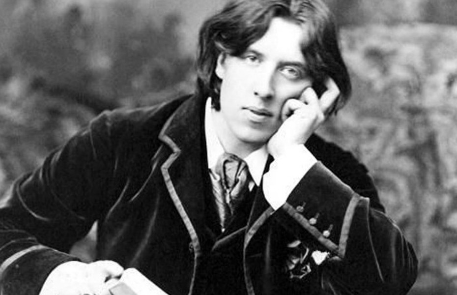The most elegant intellectual man Oscar Wilde Wilde reclining with Poems, by Napoleon Sarony in New York in 1882. 
