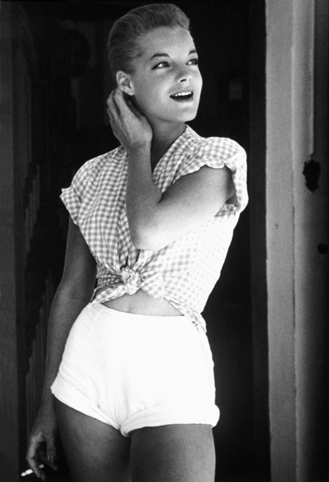 Elegant style icon wardrobe essentials: A pair of high-waist shorts: Romy Schneider in a pair of shorts 