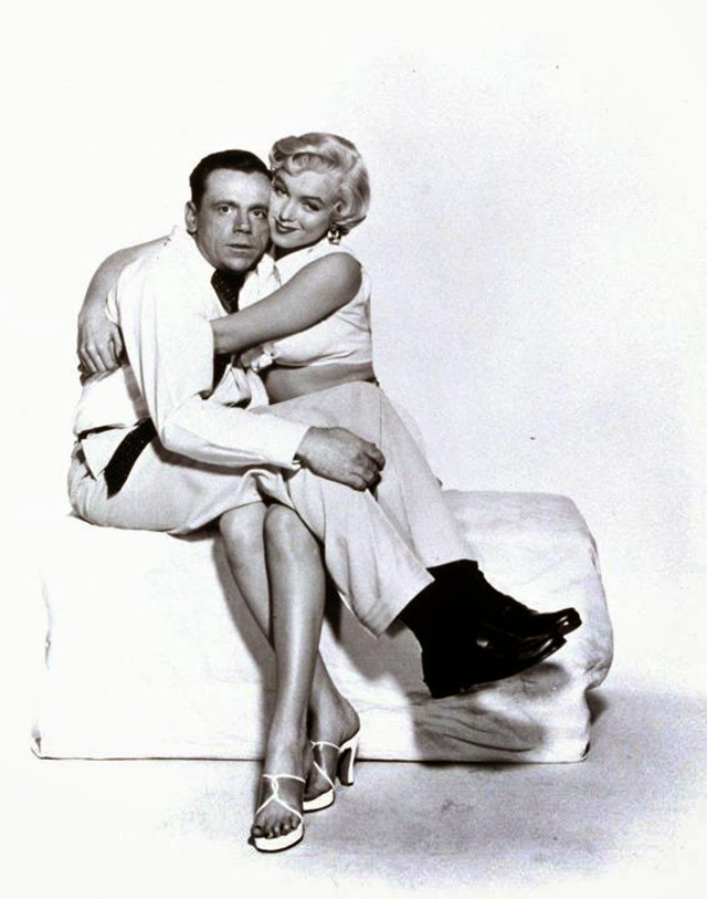  Elegant style icon wardrobe essentials: Marilyn Monroe in shorts, in film The seven year itch