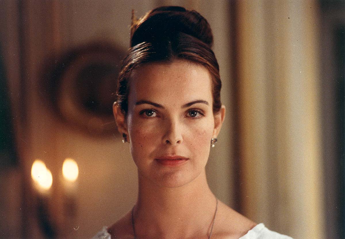 Carole Bouquet in film Le Rouge et Le Noir 1997