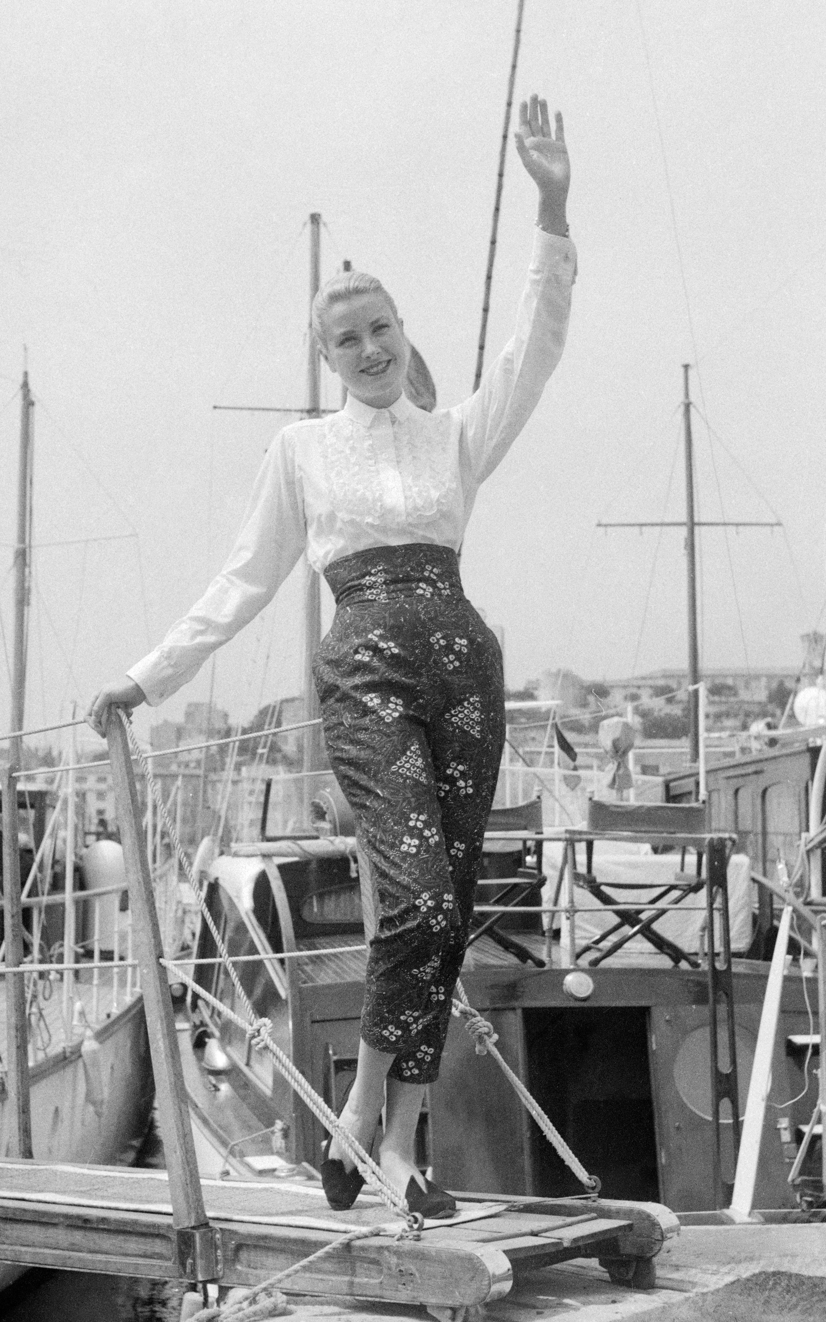Elegant style icon wardrobe essentials: Grace Kelly in capri pants