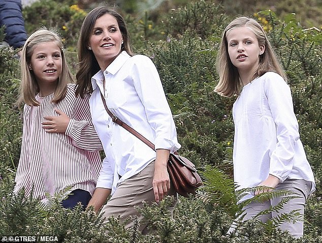 Elegant style icon wardrobe essentials: Queen Letizia of Spain in white shirt