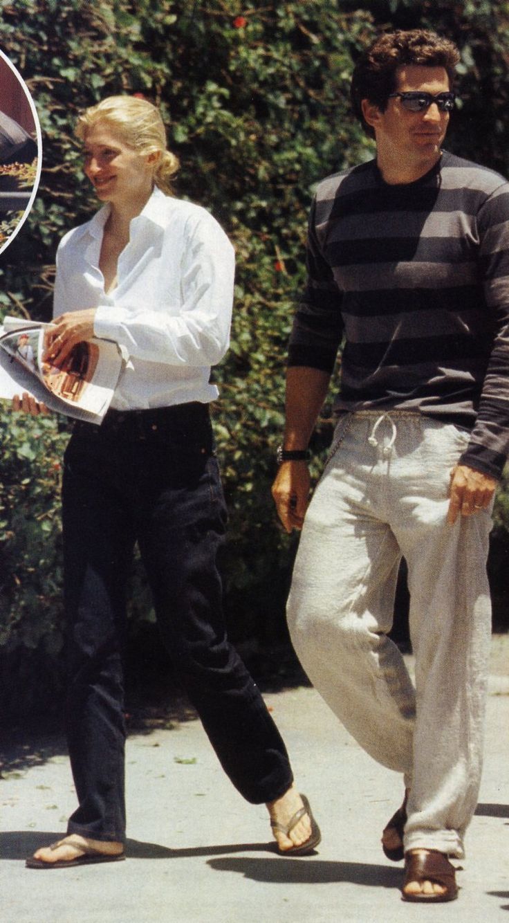 Elegant icon wardrobe essentials: Carolyn Bessette in white shirt