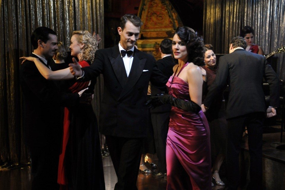 El tiempo entre costuras(tv series, 21 October 2013-20 January 2014)