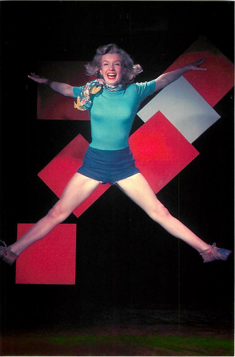 Elegant style icon wardrobe essentials: Marilyn Monroe in shorts