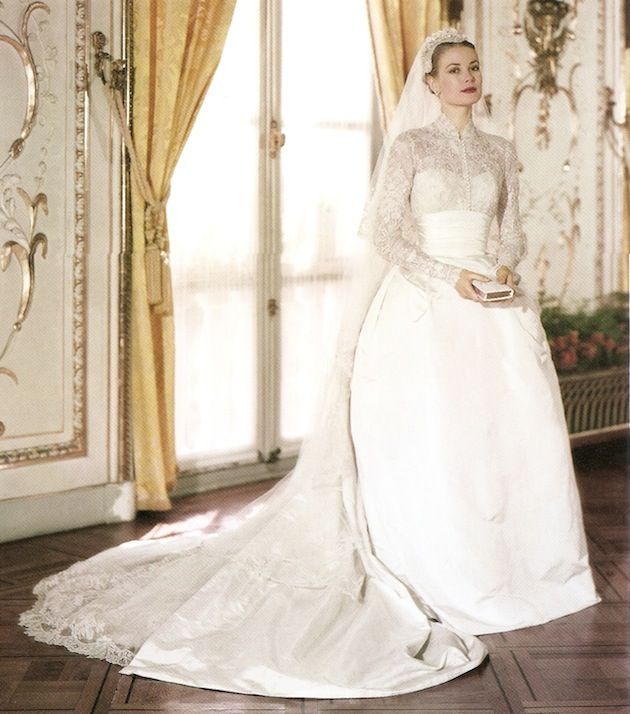Grace Kelly's elegant wedding dresses of civil ceremony and religious ceremony on April 1956