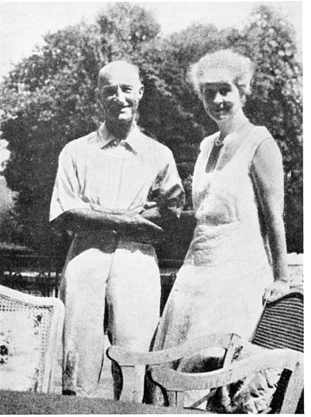 Jacques Balsan in their château de Saint-Georges-Motel, in Normandy (1930-1940).