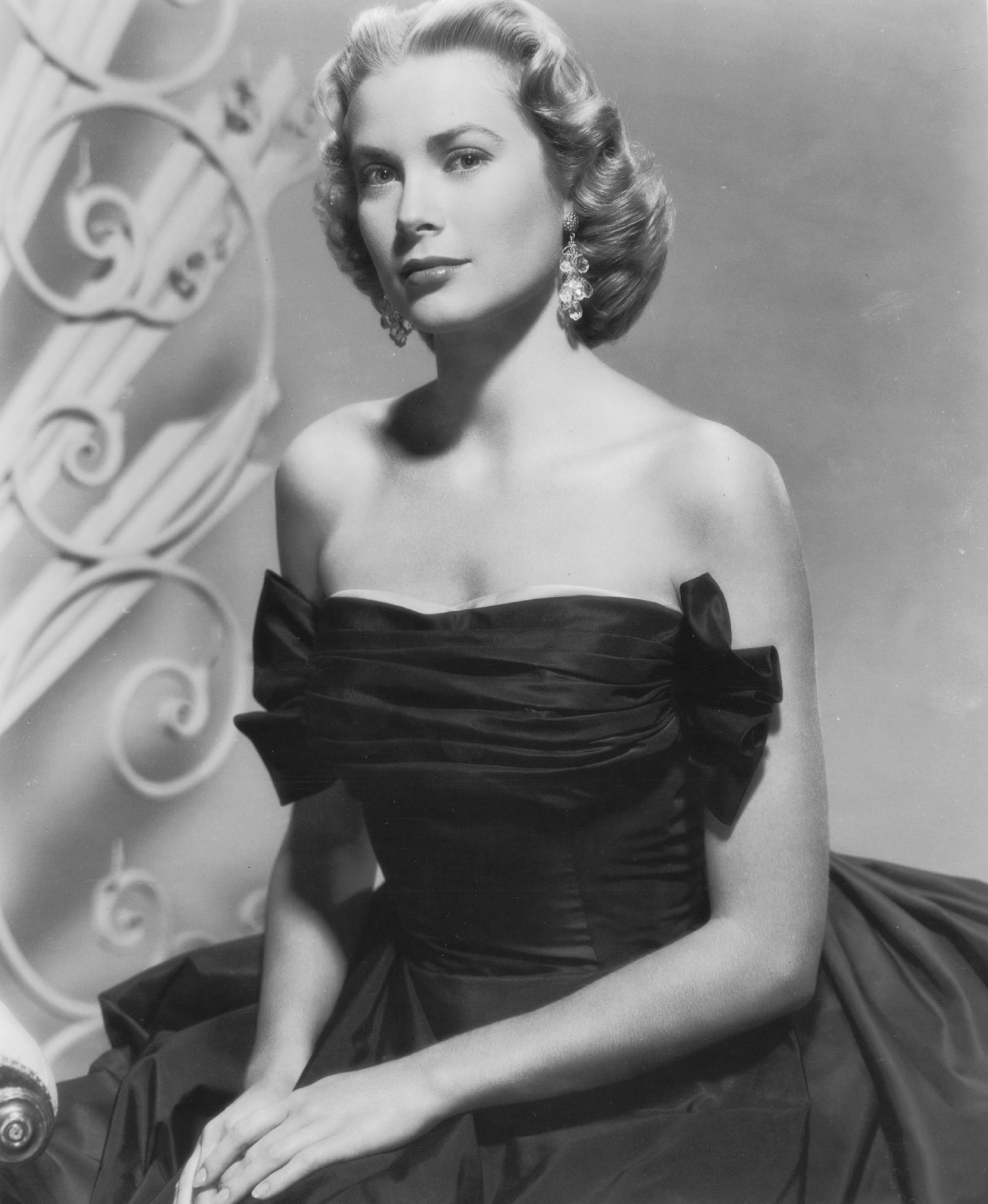 Elegant style icon wardrobe essentials: Grace Kelly in black dress