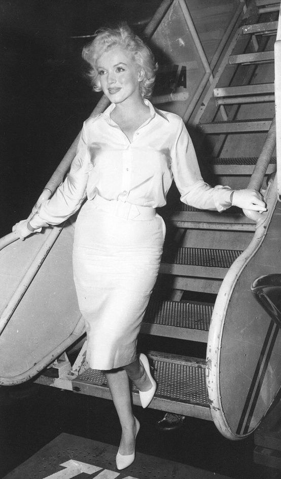 Elegant icon wardrobe essentials: Marilyn Monroe in white shirt