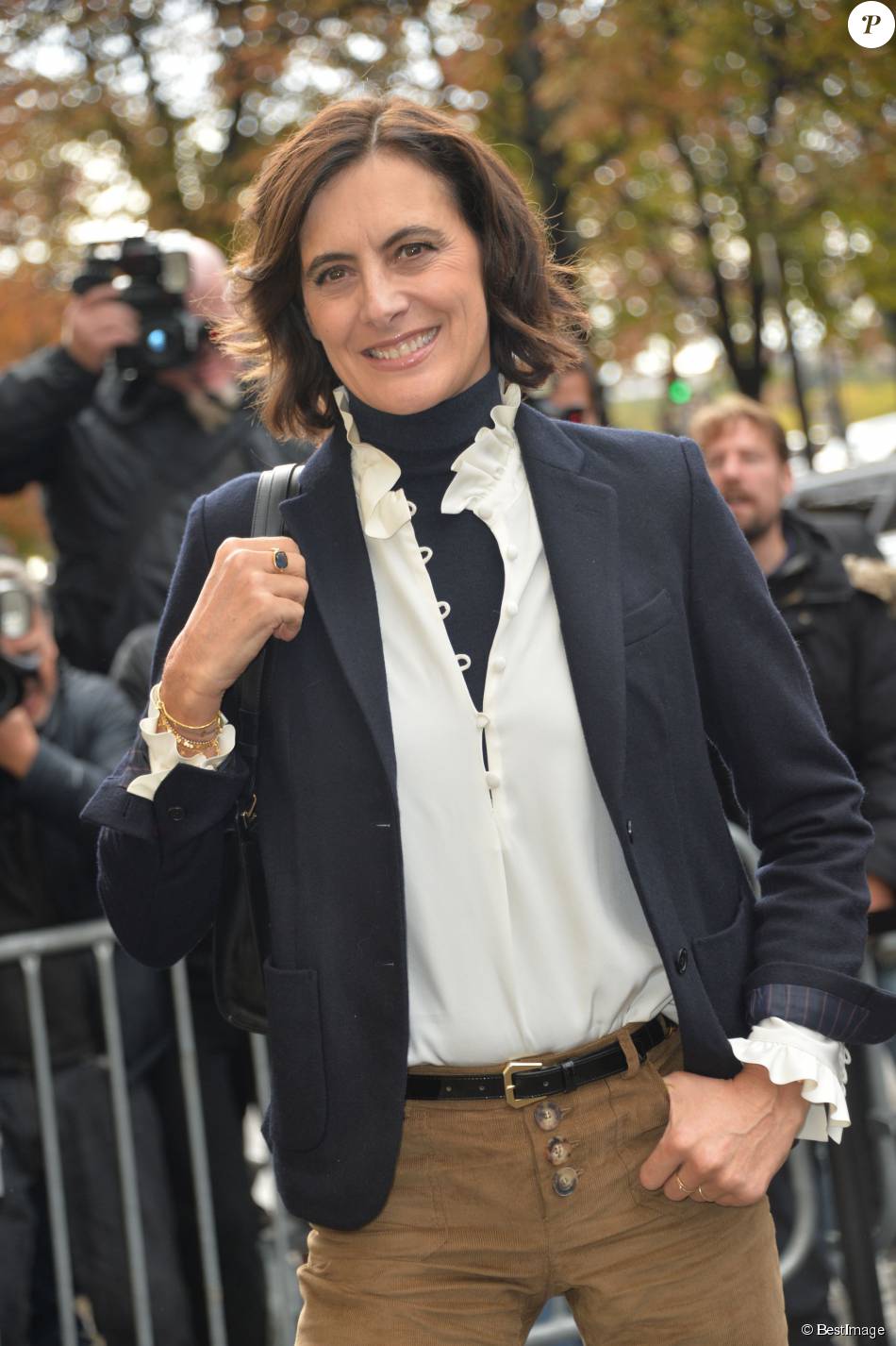 Elegant icon wardrobe essentials: Inès de La Fressange in white shirt