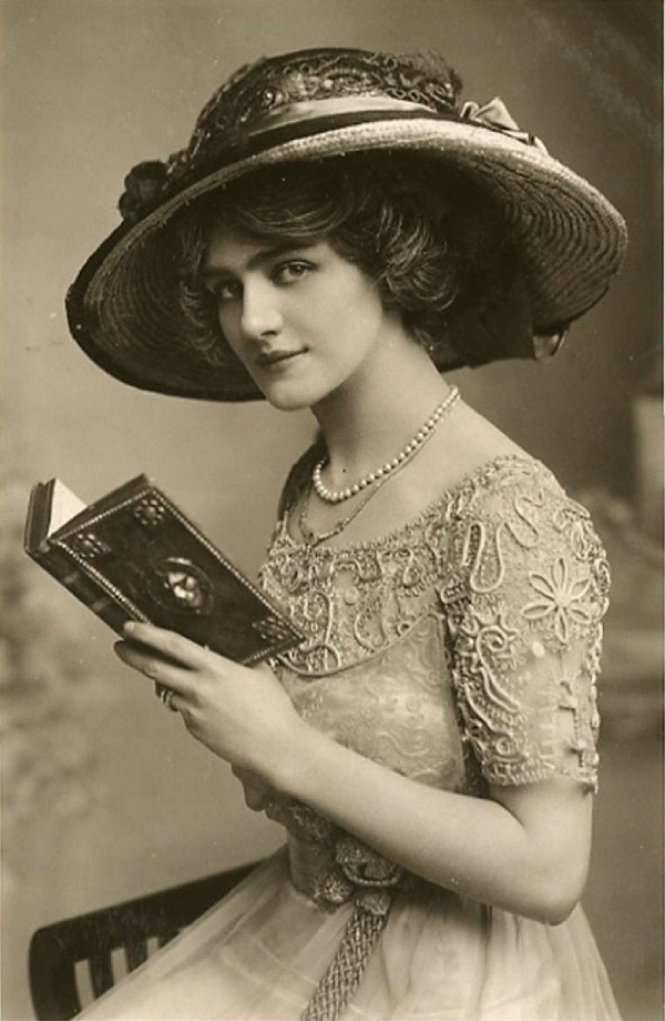 Portrait of Lily Elsie, elegancepedia