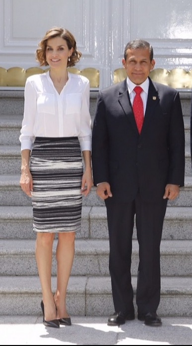 Elegant style icon wardrobe essentials: Queen Letizia of Spain in white shirt