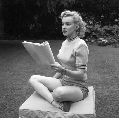 Elegant style icon wardrobe essentials: Marilyn Monroe in shorts, 1950, by Earl Leaf
