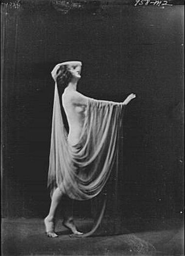 Issadora Duncan dancing nude